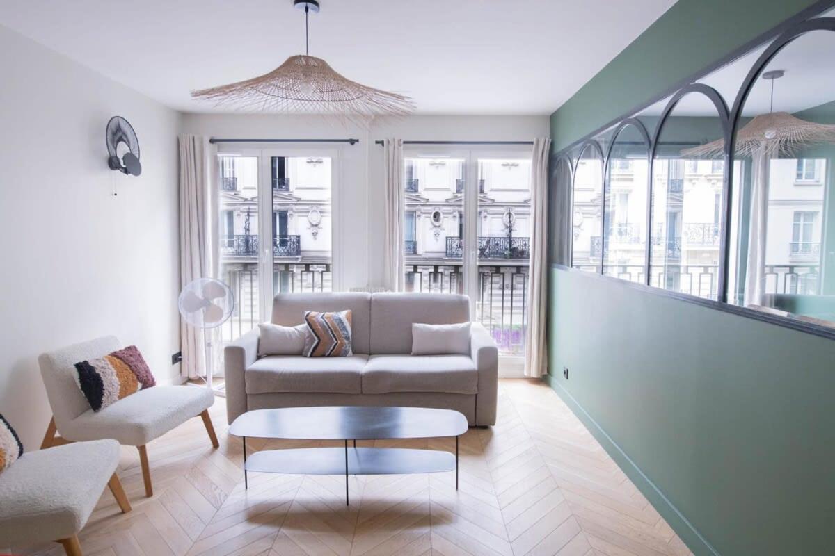 Recently Renovated 3bd Next To Invalides Appartement Parijs
