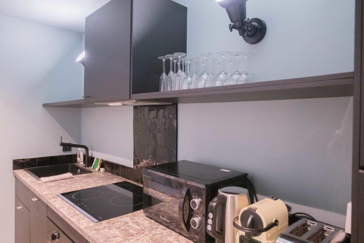 Recently Renovated 3bd Next To Invalides Appartement Parijs